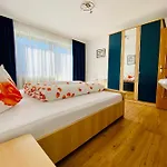 Haus Alpenrose Апартаменты *