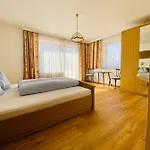 Haus Alpenrose Апартаменты Тринс