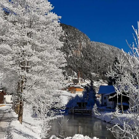 Apartment Haus Alpenrose Trins